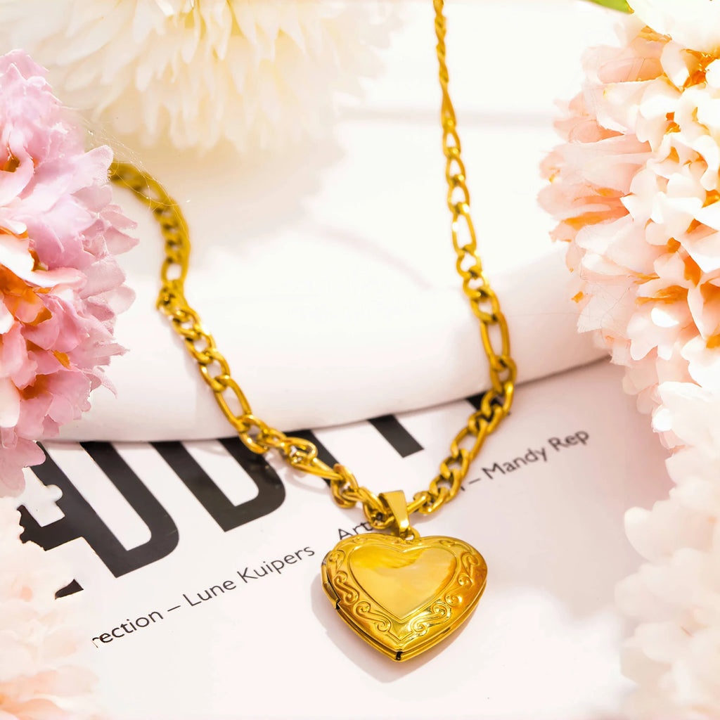 Romantic Love Heart Locket Pendant Necklace for Women Girls Openable Album Photo Frame Stainless Steel Necklaces Gift for Her