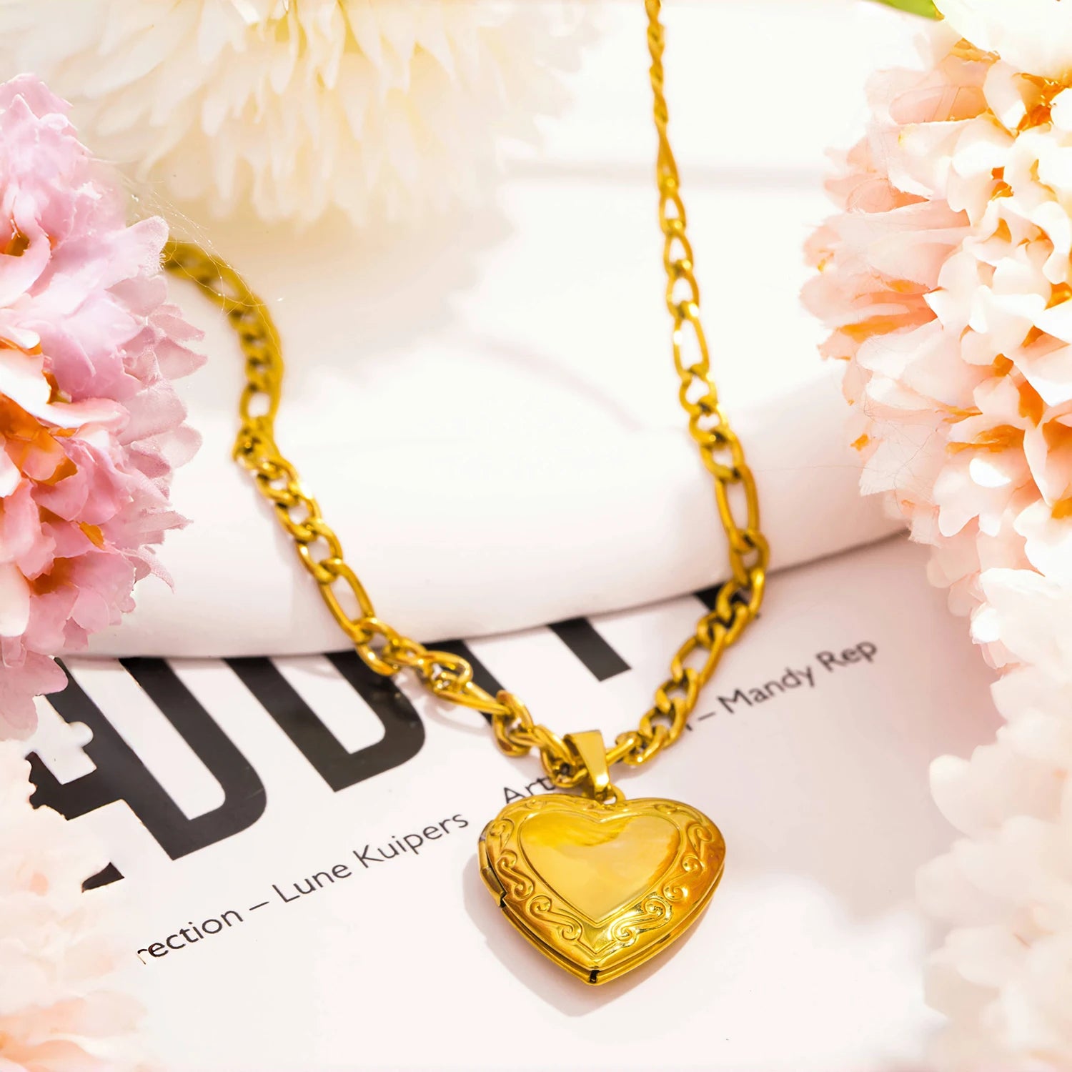 Romantic Love Heart Locket Pendant Necklace for Women Girls Openable Album Photo Frame Stainless Steel Necklaces Gift for Her